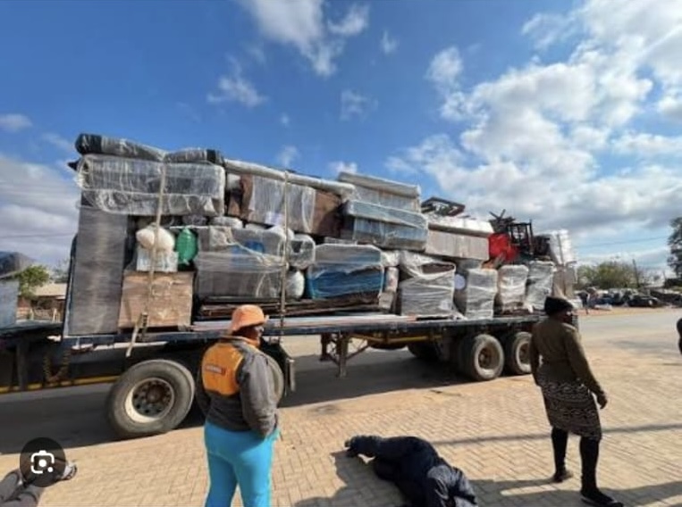 Zimbabweans Stranded With their Goods In Mankweng, Limpopo